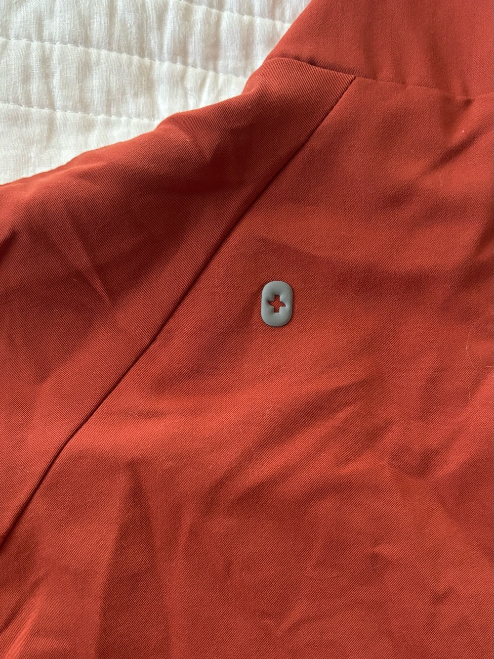 FIGS On-Shift Sydney Performance Scrub Jacket Auburn Size Small - Picture 11 of 13